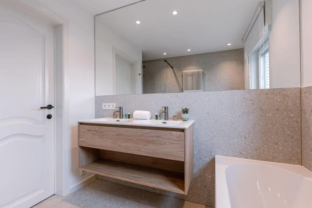 Huswell - Spacious Bungalow With Garden Near The Beach & Sea Middelkerke Exterior foto